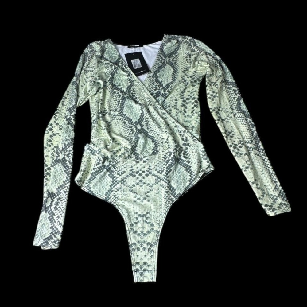 Green‎ Snakeskin Mesh Bodysuit ✨ Fashion Nova V-Neck Cheeky Trendy Fit NWT
